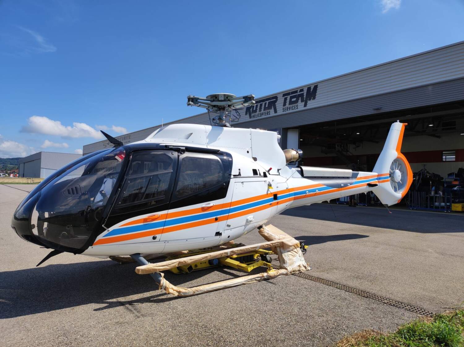 Hélicoptère avec peinture personnalisée