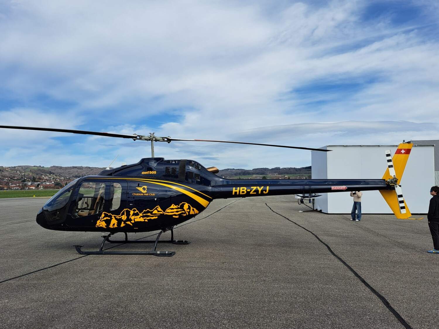 Hangar de personnalisation d'hélicoptère par Rotor Team à Epagny-Metz-Tessy